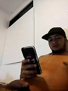 sexylatino22 online show from 12.13.24