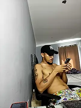 sexylatino22 online show from 12.31.24