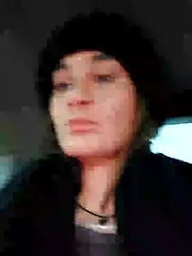 Snapshot of RiskyViolet chatting on 12.25.24 RiskyViolet online show from 12.25.24