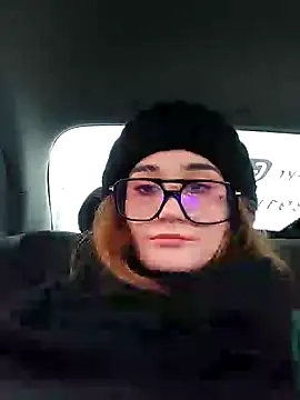 Snapshot of RiskyViolet chatting on 12.26.24 RiskyViolet online show from 12.26.24