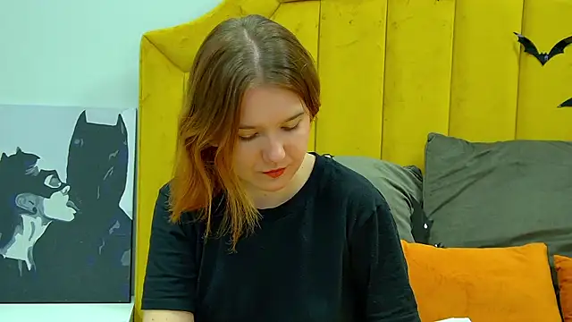 Snapshot of LessySmith chatting on 10.27.25 LessySmith online show from 10.27.25