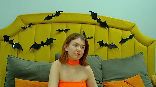 Snapshot of LessySmith chatting on 10.31.25 LessySmith online show from 10.31.25