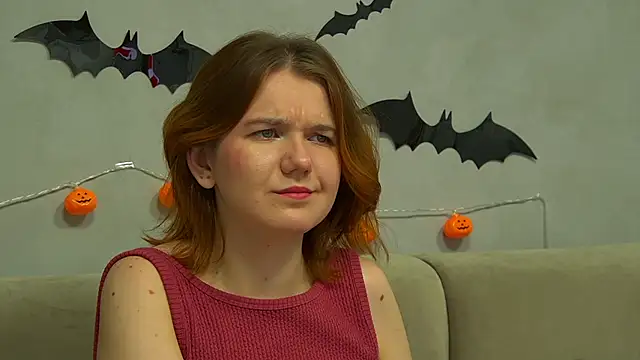 Snapshot of LessySmith chatting on 11.02.25 LessySmith online show from 11.02.25