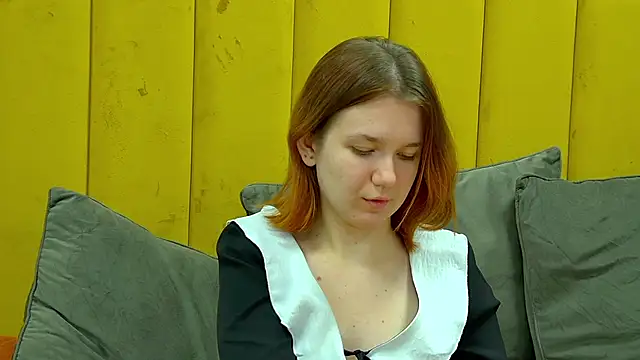 Snapshot of LessySmith chatting on 11.08.25 LessySmith online show from 11.08.25