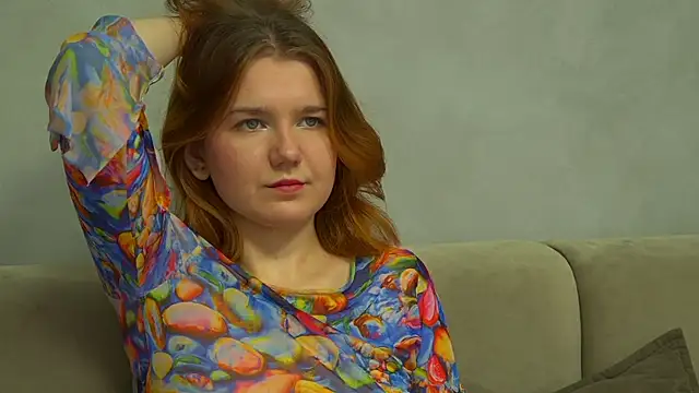 Snapshot of LessySmith chatting on 11.08.25 LessySmith online show from 11.08.25