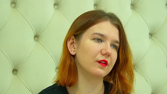 Snapshot of LessySmith chatting on 11.09.25 LessySmith online show from 11.09.25