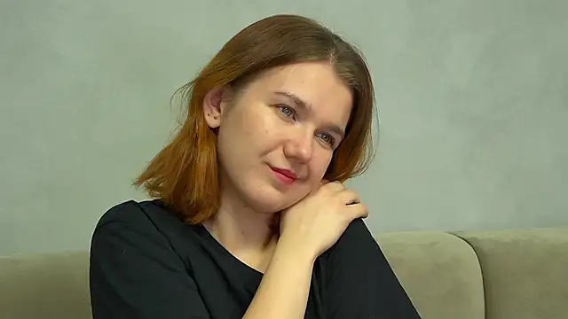 Snapshot of LessySmith chatting on 11.15.25 LessySmith online show from 11.15.25