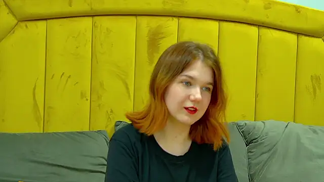 Snapshot of LessySmith chatting on 11.28.25 LessySmith online show from 11.28.25