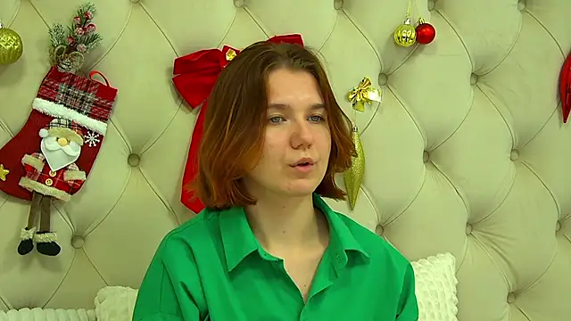 Snapshot of LessySmith chatting on 12.22.25 LessySmith online show from 12.22.25