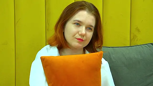 Snapshot of LessySmith chatting on 02.03.26 LessySmith online show from 02.03.26