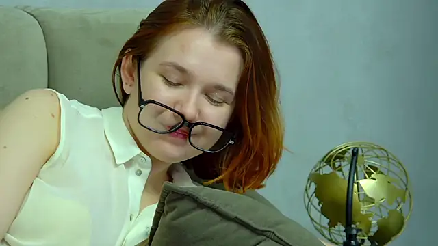 Snapshot of LessySmith chatting on 02.22.26 LessySmith online show from 02.22.26