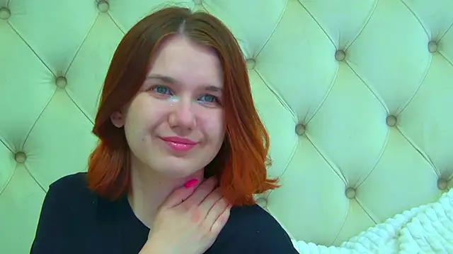 Snapshot of LessySmith chatting on 03.08.26 LessySmith online show from 03.08.26