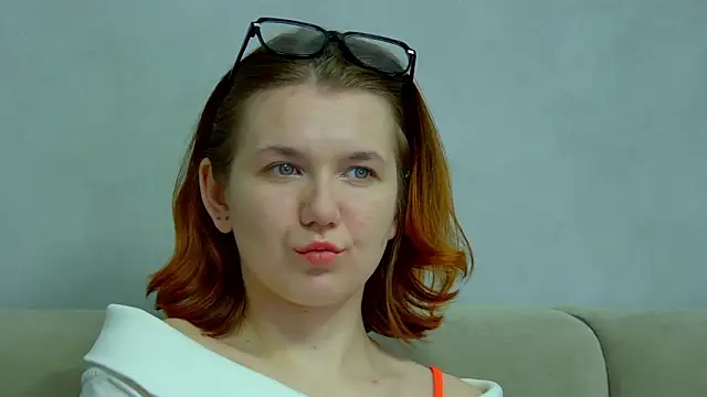 Snapshot of LessySmith chatting on 03.15.26 LessySmith online show from 03.15.26