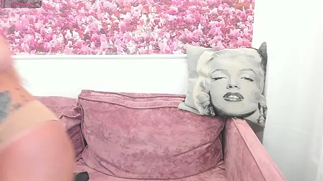 Snapshot of SexyFancy chatting on 03.22.25 SexyFancy online show from 03.22.25