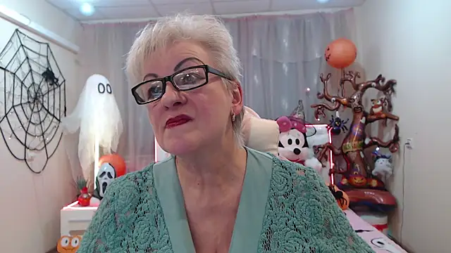 KayleSmoll online show from 10.31.25