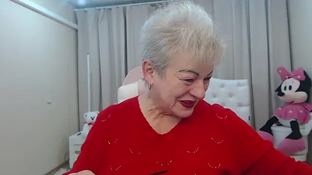 Snapshot of KayleSmoll chatting on 02.18.26 KayleSmoll online show from 02.18.26