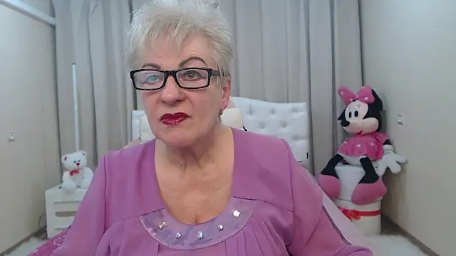 Snapshot of KayleSmoll chatting on 02.25.26 KayleSmoll online show from 02.25.26