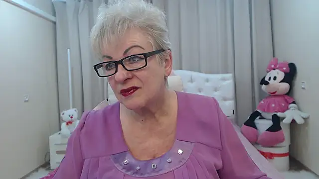 Snapshot of KayleSmoll chatting on 03.04.26 KayleSmoll online show from 03.04.26