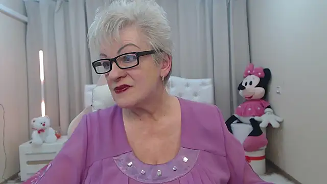 Snapshot of KayleSmoll chatting on 03.17.26 KayleSmoll online show from 03.17.26