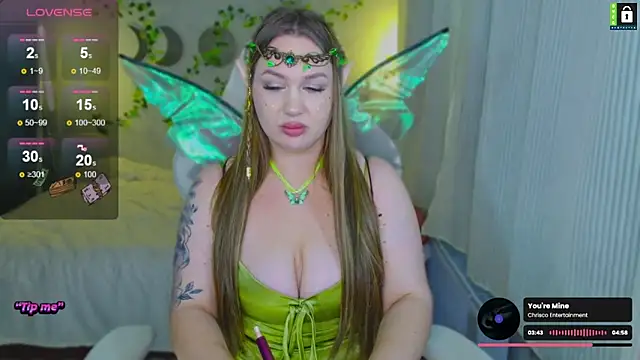 Snapshot of -LinaLove- chatting on 10.30.25 -LinaLove- online show from 10.30.25