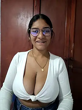 Snapshot of Sofythom1 chatting on 02.11.26 Sofythom1 online show from 02.11.26