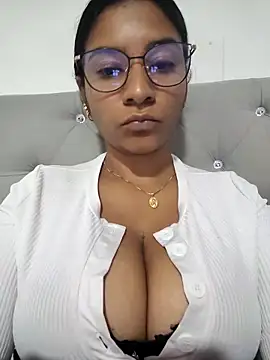 Snapshot of Sofythom1 chatting on 03.15.26 Sofythom1 online show from 03.15.26