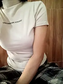 Snapshot of YunLem chatting on 12.03.25 YunLem online show from 12.03.25