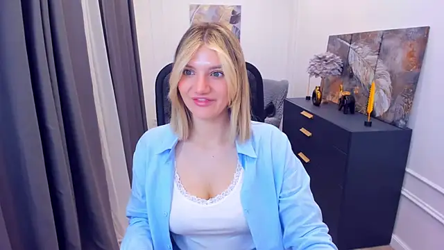 Snapshot of SelenaeMoore chatting on 05.08.26 SelenaeMoore online show from 05.08.26