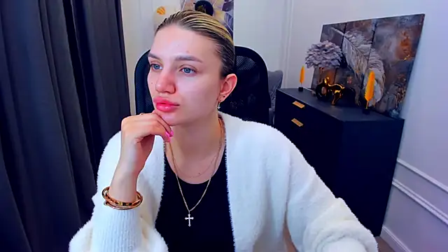 Snapshot of SelenaeMoore chatting on 05.12.26 SelenaeMoore online show from 05.12.26