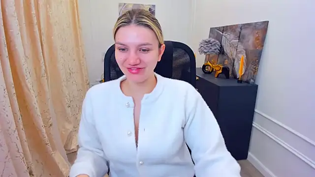 Snapshot of SelenaeMoore chatting on 05.29.26 SelenaeMoore online show from 05.29.26