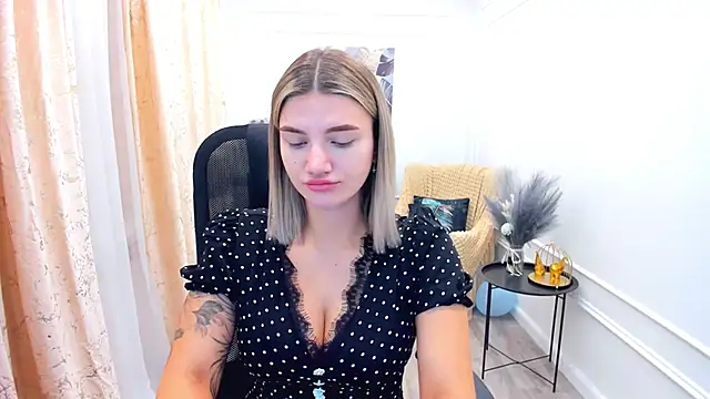 Snapshot of SelenaeMoore chatting on 06.09.26 SelenaeMoore online show from 06.09.26