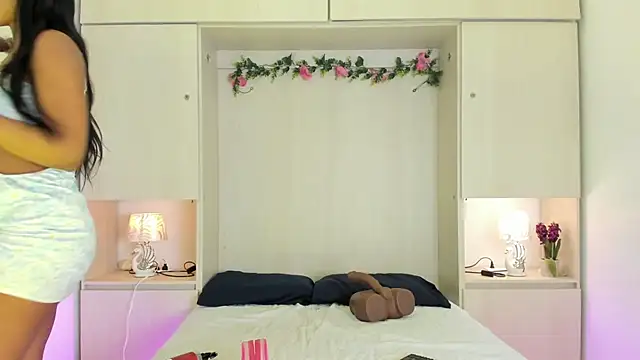 Snapshot of KendallRosse1 chatting on 01.13.26 KendallRosse1 online show from 01.13.26