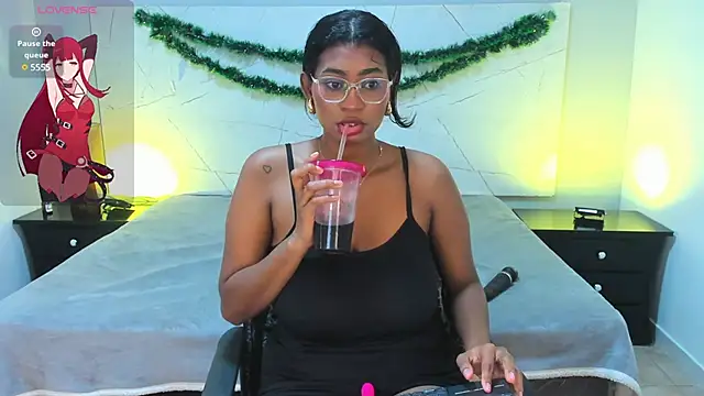 LAYLATAYLOR  online show from 12.22.24