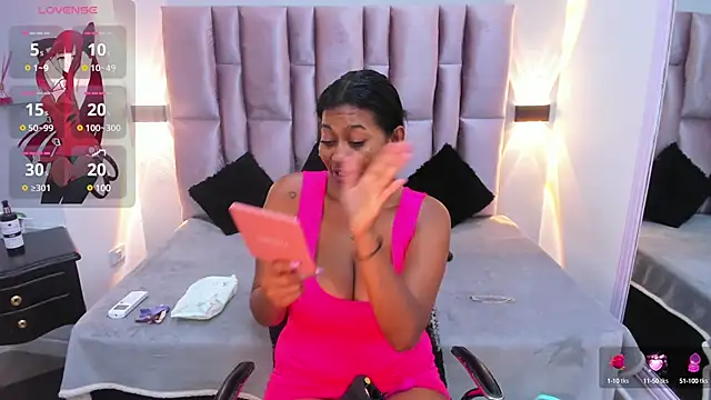 LAYLATAYLOR  online show from 02.19.25