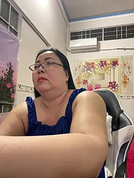 Snapshot of NDith chatting on 05.29.26 NDith online show from 05.29.26
