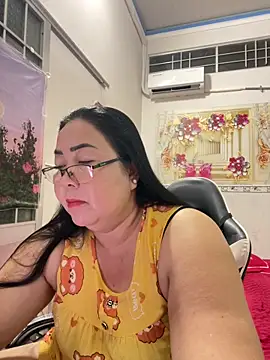 Snapshot of NDith chatting on 06.10.26 NDith online show from 06.10.26