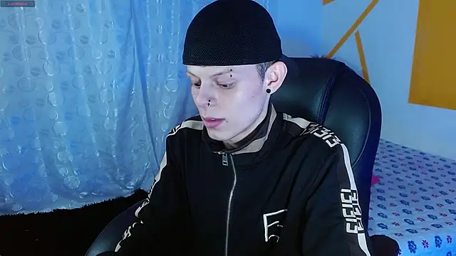 Snapshot of Matthew_Boy_ chatting on 12.15.24 Matthew Boy  online show from 12.15.24