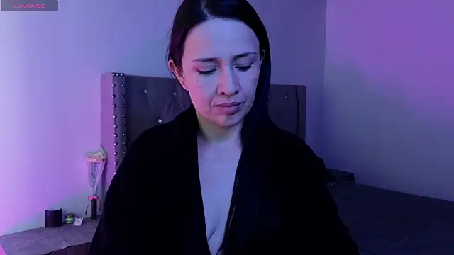 cristal hilton 10 online show from 11.28.25