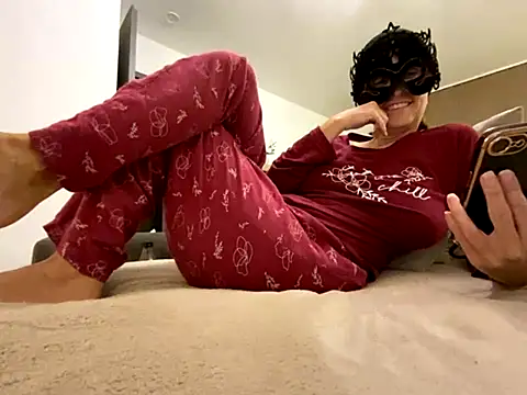 Marilou1983 online show from 11.10.25