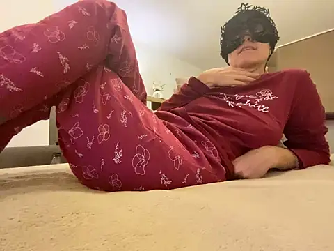 Marilou1983 online show from 02.15.26