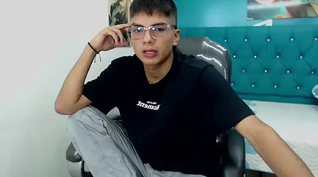 Snapshot of Noha_scott chatting on 12.24.24 Noha scott online show from 12.24.24