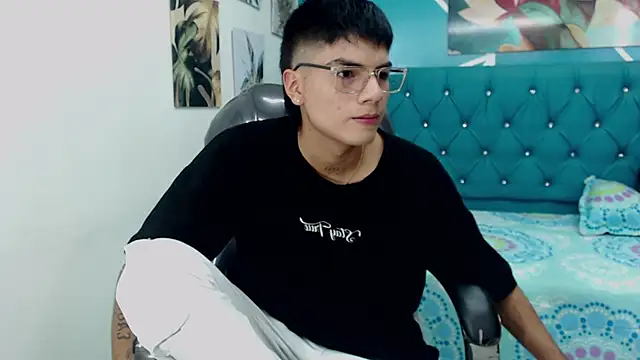 Snapshot of Noha_scott chatting on 02.01.25 Noha scott online show from 02.01.25