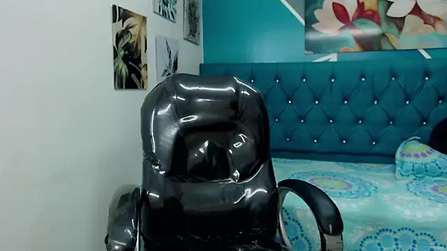 Snapshot of Noha_scott chatting on 02.04.25 Noha scott online show from 02.04.25