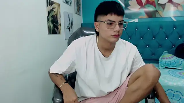 Snapshot of Noha_scott chatting on 02.08.25 Noha scott online show from 02.08.25