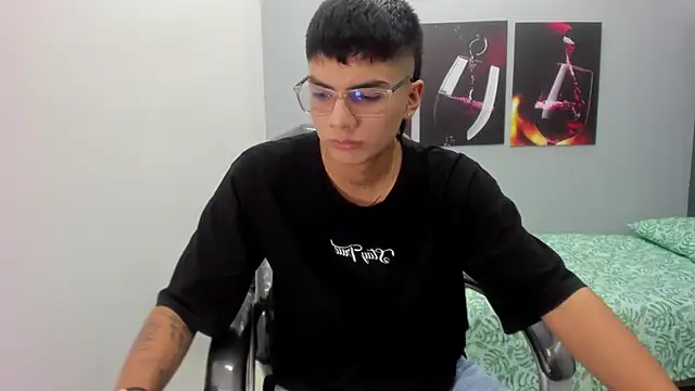 Snapshot of Noha_scott chatting on 02.21.25 Noha scott online show from 02.21.25