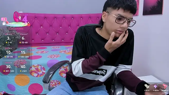 Snapshot of Noha_scott chatting on 09.17.25 Noha scott online show from 09.17.25