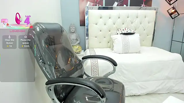 Snapshot of Noha_scott chatting on 10.12.25 Noha scott online show from 10.12.25