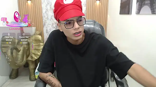 Snapshot of Noha_scott chatting on 10.16.25 Noha scott online show from 10.16.25