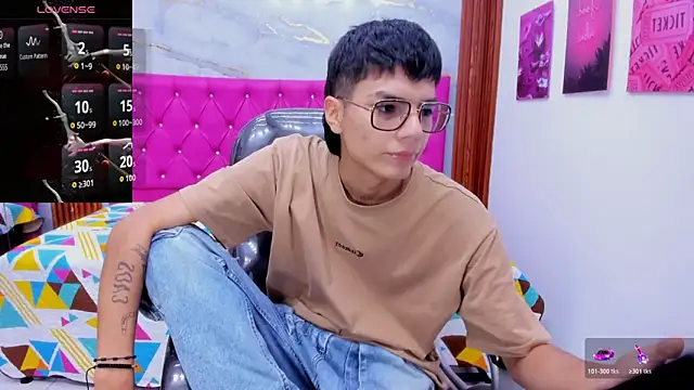 Snapshot of Noha_scott chatting on 12.02.25 Noha scott online show from 12.02.25