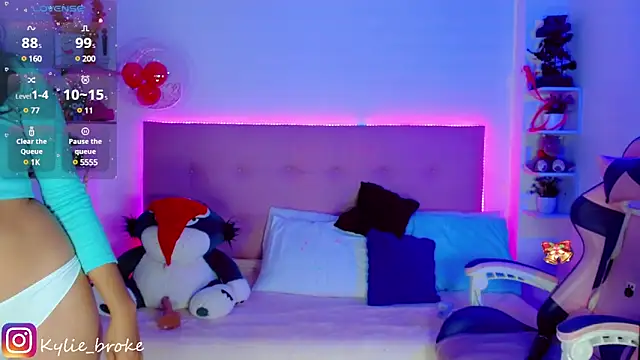 Snapshot of Kylie_brokee chatting on 12.19.24 Kylie brokee online show from 12.19.24